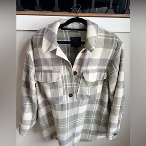 Dynamite Women’s Plaid Shacket Medium